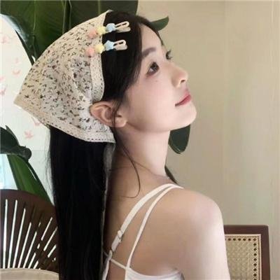 穿条纹衣的男孩